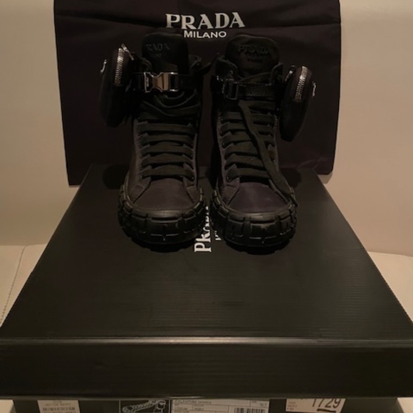 Black Re Nylon Logo Pouch Sneakers SIze 6 - Picture 8 of 9